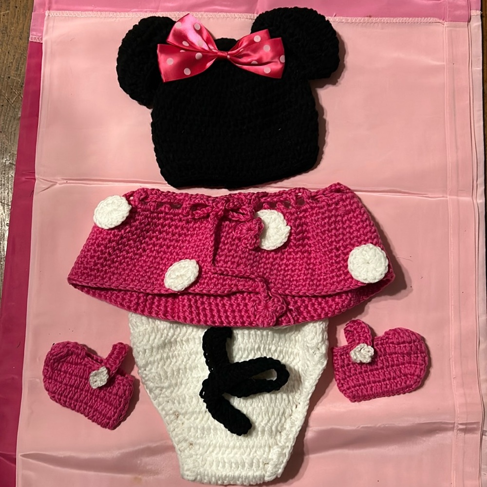 NWOT Minnie Mouse 4-pc handcrafted Costume Crochet Outfit Infant Baby Disney Hat